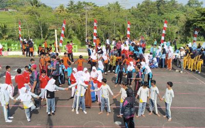 Semarak HUT RI Ke-80, SD Sederajat di Kecamatan Banjarnegara Gelar Lomba Estafet Sarung dan Estafet Balok